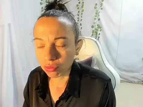 Snapshot of Perla_Jonhson_Rs chatting on 10, 10, 2025 Perla Jonhson Rs online show from 10, 10, 2025
