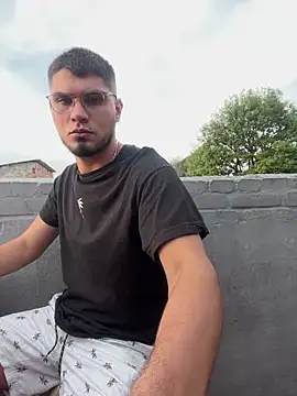 mirallesandbig online show from 5, 11, 2025