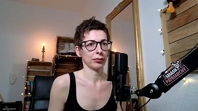 Snapshot of Antifistin chatting on 11, 10, 2025 Antifistin online show from 11, 10, 2025