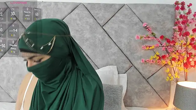  naylaa  online show from 10, 4, 2026