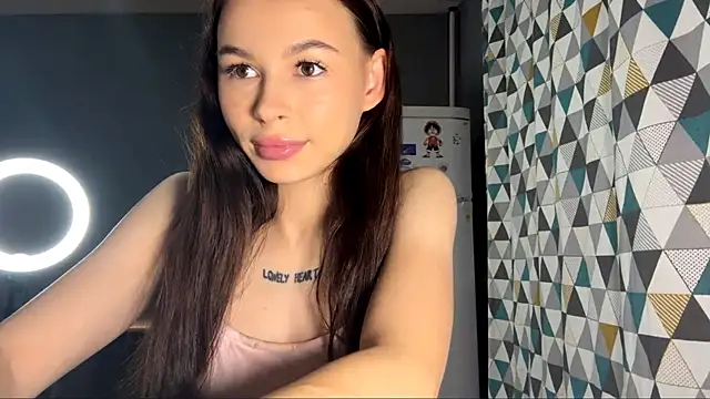 Snapshot of RemaBugbee chatting on 10, 10, 2025 RemaBugbee online show from 10, 10, 2025