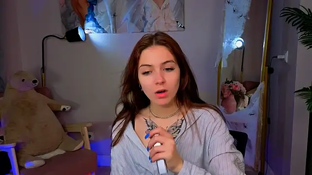 Snapshot of enchanted_bella chatting on 26, 10, 2025 enchanted bella online show from 26, 10, 2025