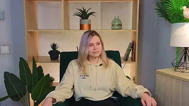 Snapshot of GeorginaPulgarin chatting on 11, 10, 2025 GeorginaPulgarin online show from 11, 10, 2025