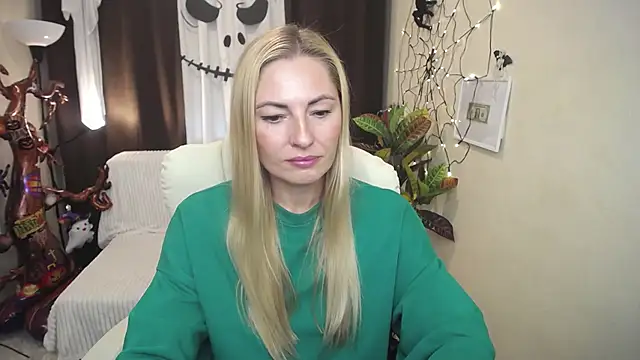 Snapshot of AnitaBlommby chatting on 12, 10, 2025 AnitaBlommby online show from 12, 10, 2025