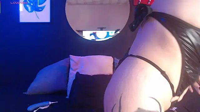 Snapshot of TamaraaRoss_ chatting on 7, 11, 2025 TamaraaRoss online show from 7, 11, 2025