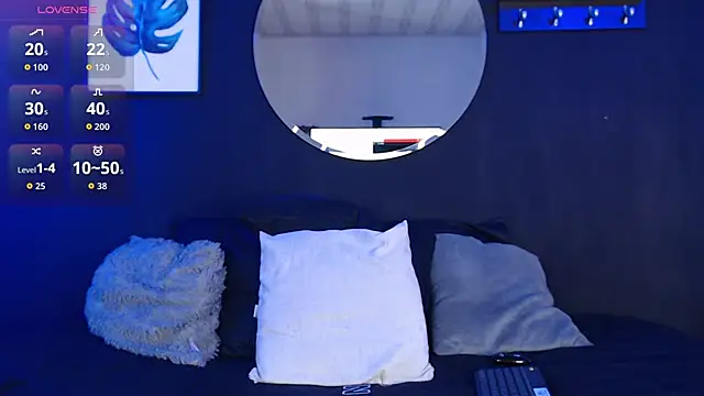 Snapshot of TamaraaRoss_ chatting on 21, 11, 2025 TamaraaRoss online show from 21, 11, 2025