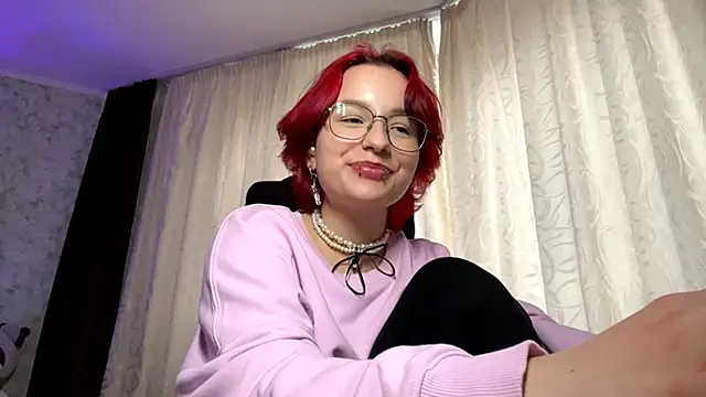 Snapshot of TheaBertch chatting on 11, 10, 2025 TheaBertch online show from 11, 10, 2025