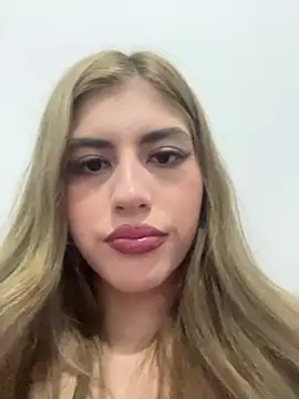 Snapshot of AlessiaLuxx chatting on 5, 8, 2026 AlessiaLuxx online show from 5, 8, 2026