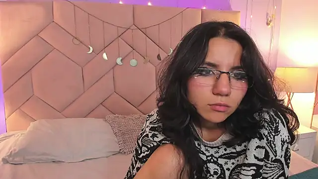 HollyPeach online show from 7, 11, 2025