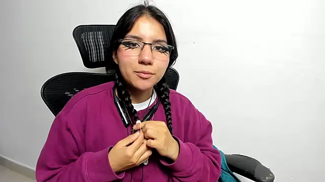 HollyPeach online show from 17, 11, 2025