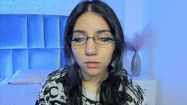 HollyPeach online show from 14, 4, 2026