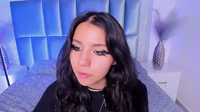Snapshot of HollyPeach chatting on 8, 7, 2026 HollyPeach online show from 8, 7, 2026