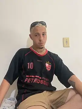 Snapshot of Redinflames chatting on 13, 10, 2025 Redinflames online show from 13, 10, 2025