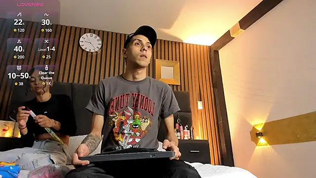 Snapshot of DerryAndIzzy chatting on 19, 10, 2025 DerryAndIzzy online show from 19, 10, 2025