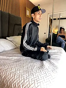 Snapshot of DerryAndIzzy chatting on 10, 1, 2026 DerryAndIzzy online show from 10, 1, 2026