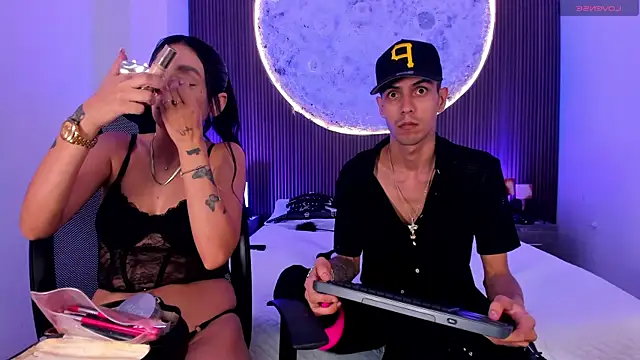 DerryAndIzzy online show from 19, 5, 2026