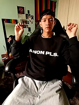 Snapshot of heyy_noah11 chatting on 27, 4, 2026 heyy noah11 online show from 27, 4, 2026