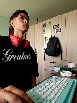 Snapshot of heyy_noah11 chatting on 30, 4, 2026 heyy noah11 online show from 30, 4, 2026
