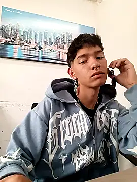 Snapshot of heyy_noah11 chatting on 7, 5, 2026 heyy noah11 online show from 7, 5, 2026
