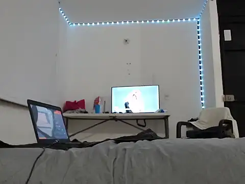 Snapshot of TinyStarz chatting on 7, 11, 2025 TinyStarz online show from 7, 11, 2025