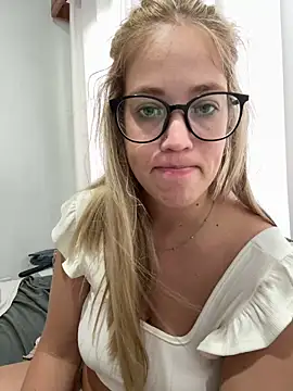 Snapshot of roblondie chatting on 2, 3, 2026 roblondie online show from 2, 3, 2026