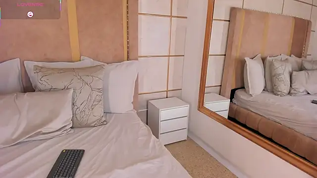 lyrabellini online show from 7, 11, 2025