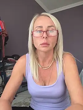 Snapshot of ElenabonyX chatting on 11, 10, 2025 ElenabonyX online show from 11, 10, 2025