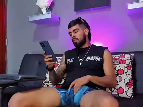 Snapshot of black_kameron_ chatting on 4, 11, 2025 black kameron online show from 4, 11, 2025