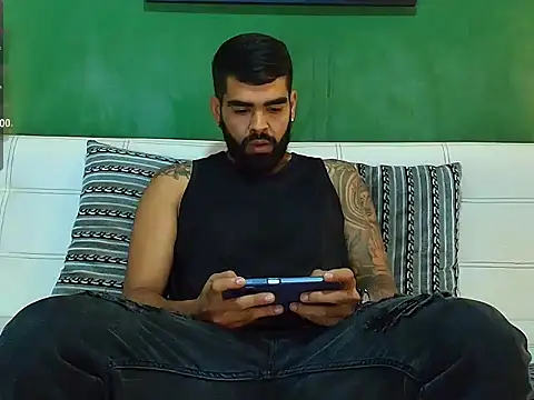 Snapshot of black_kameron_ chatting on 13, 11, 2025 black kameron online show from 13, 11, 2025