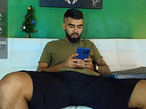 Snapshot of black_kameron_ chatting on 15, 11, 2025 black kameron online show from 15, 11, 2025