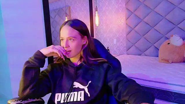 CARO ADAMS1 online show from 25, 11, 2025