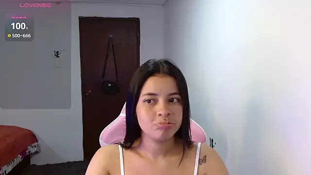 Snapshot of Megan_ve chatting on 15, 10, 2025 Megan ve online show from 15, 10, 2025