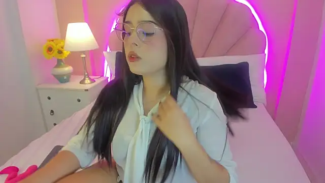 Snapshot of Alisson_pettite chatting on 11, 10, 2025 Alisson pettite online show from 11, 10, 2025