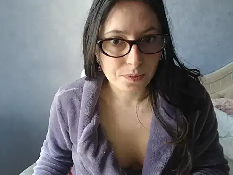 LuckyLisa23 online show from 19, 4, 2026