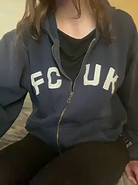 Snapshot of KittieCreme chatting on 8, 6, 2026 KittieCreme online show from 8, 6, 2026