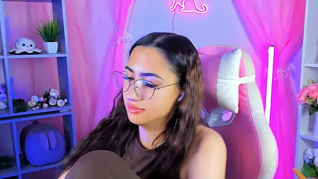 Snapshot of RebeckaThornton chatting on 26, 10, 2025 RebeckaThornton online show from 26, 10, 2025