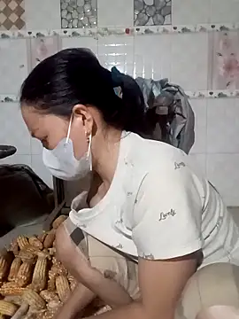 Snapshot of nat-tri chatting on 15, 10, 2025 nat-tri online show from 15, 10, 2025