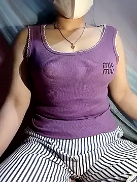 Snapshot of LalayCii chatting on 13, 10, 2025 LalayCii online show from 13, 10, 2025