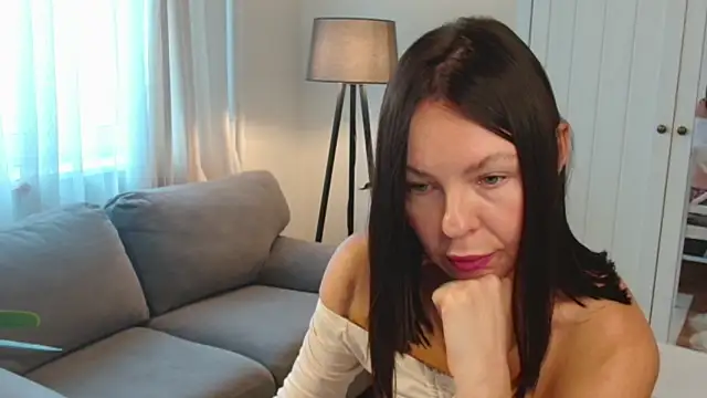 LittleNicolee online show from 21, 11, 2025