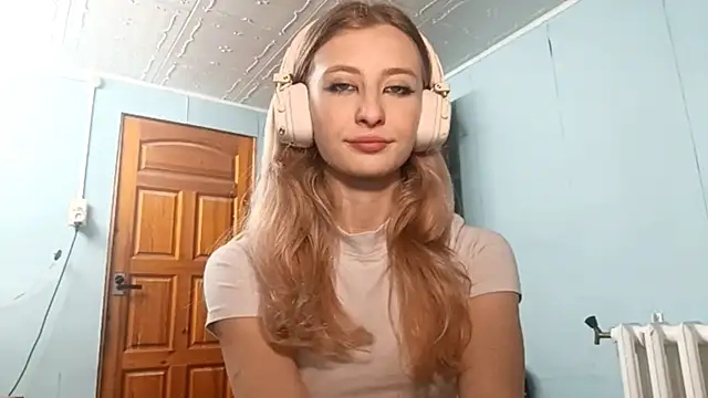 Snapshot of AmeliLia chatting on 14, 10, 2025 AmeliLia online show from 14, 10, 2025
