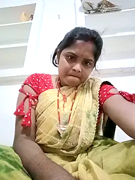 Snapshot of Manya_cute chatting on 13, 10, 2025 Manya cute online show from 13, 10, 2025