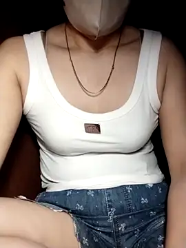 YiyinLy online show from 27, 10, 2025