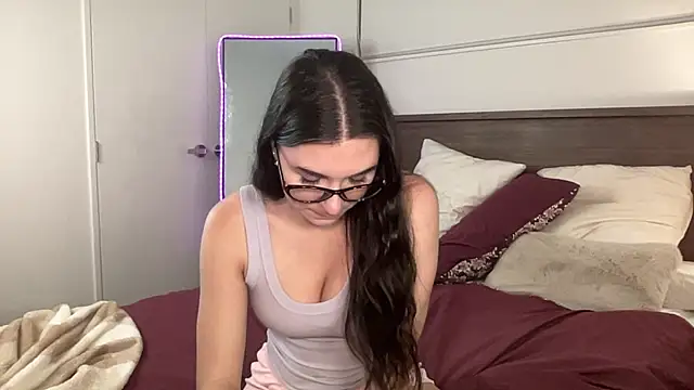 mollyy2006 online show from 5, 12, 2025