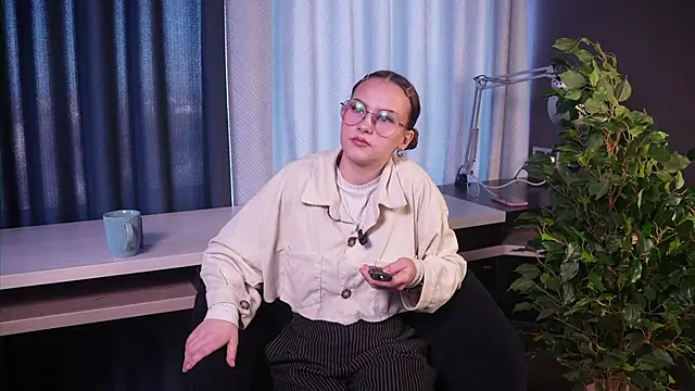 Snapshot of KrisWaller chatting on 14, 10, 2025 KrisWaller online show from 14, 10, 2025