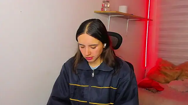 Emily Lindey online show from 23, 11, 2025