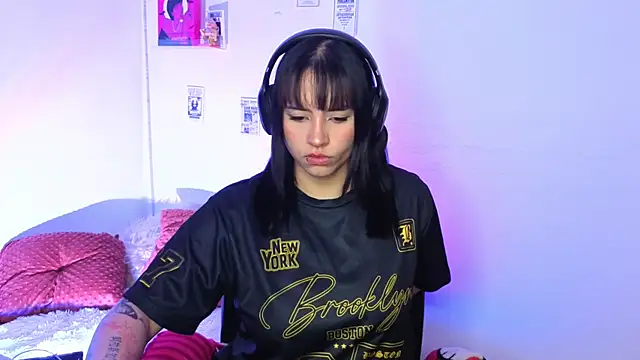 Emily Lindey online show from 18, 4, 2026