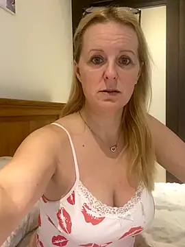 madamlillyrose online show from 7, 11, 2025