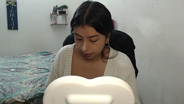 Lya Hall  online show from 5, 2, 2026