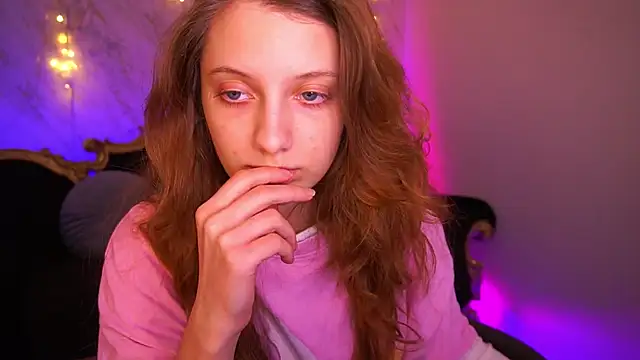 CuteeFoxy online show from 7, 2, 2026