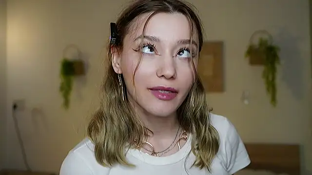 StarryMary online show from 4, 12, 2025